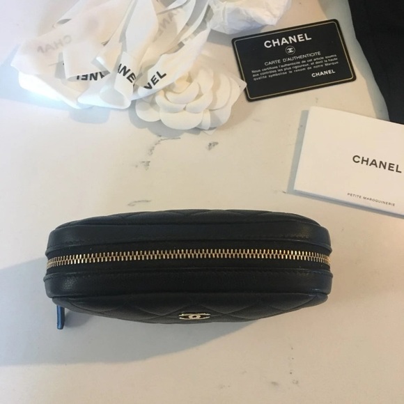 *SOLD* Chanel cosmetic pouch - Picture 3 of 9
